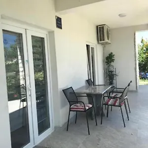 Dobric Apartment Kastel Stafilic